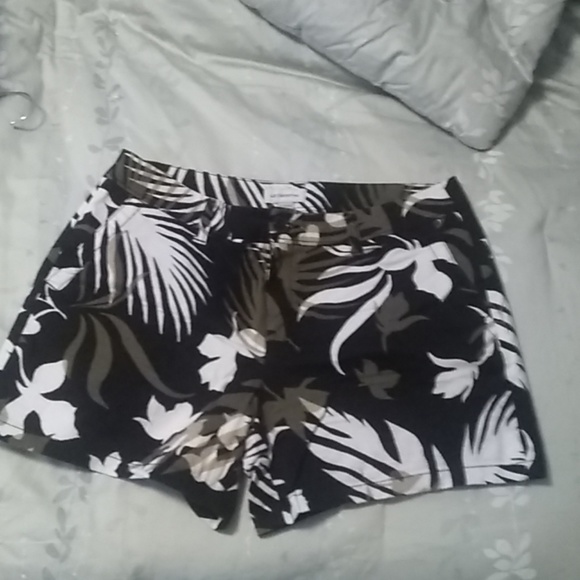 Liz Claiborne Pants - Print classic shorts- Final Price